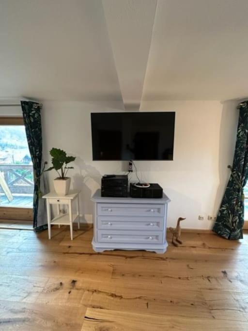 Charmante Farbenfrohe Wohnung Fuer Zwei Fischbachau Exterior foto